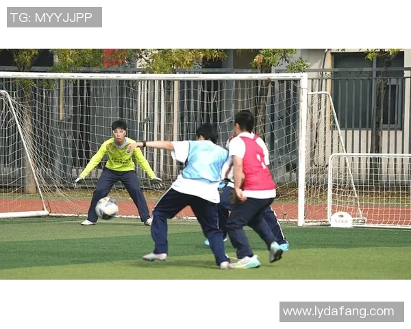 足球球星与孩子们的梦想约定让热爱传承与希望照亮未来